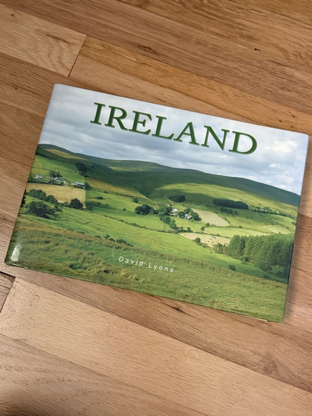 Ireland Coffee Table Book - Green Landscape by David Lyons 🇮🇪